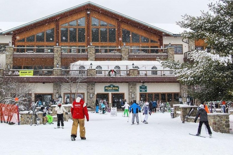 Beautiful Lodge with Daycare!